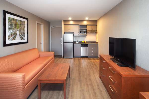 Suite - Canadas Best Value Inn Richmond Hill
