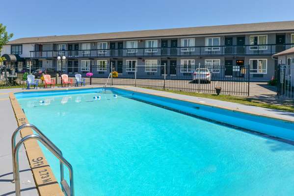 Pool - Canadas Best Value Inn St Catharines
