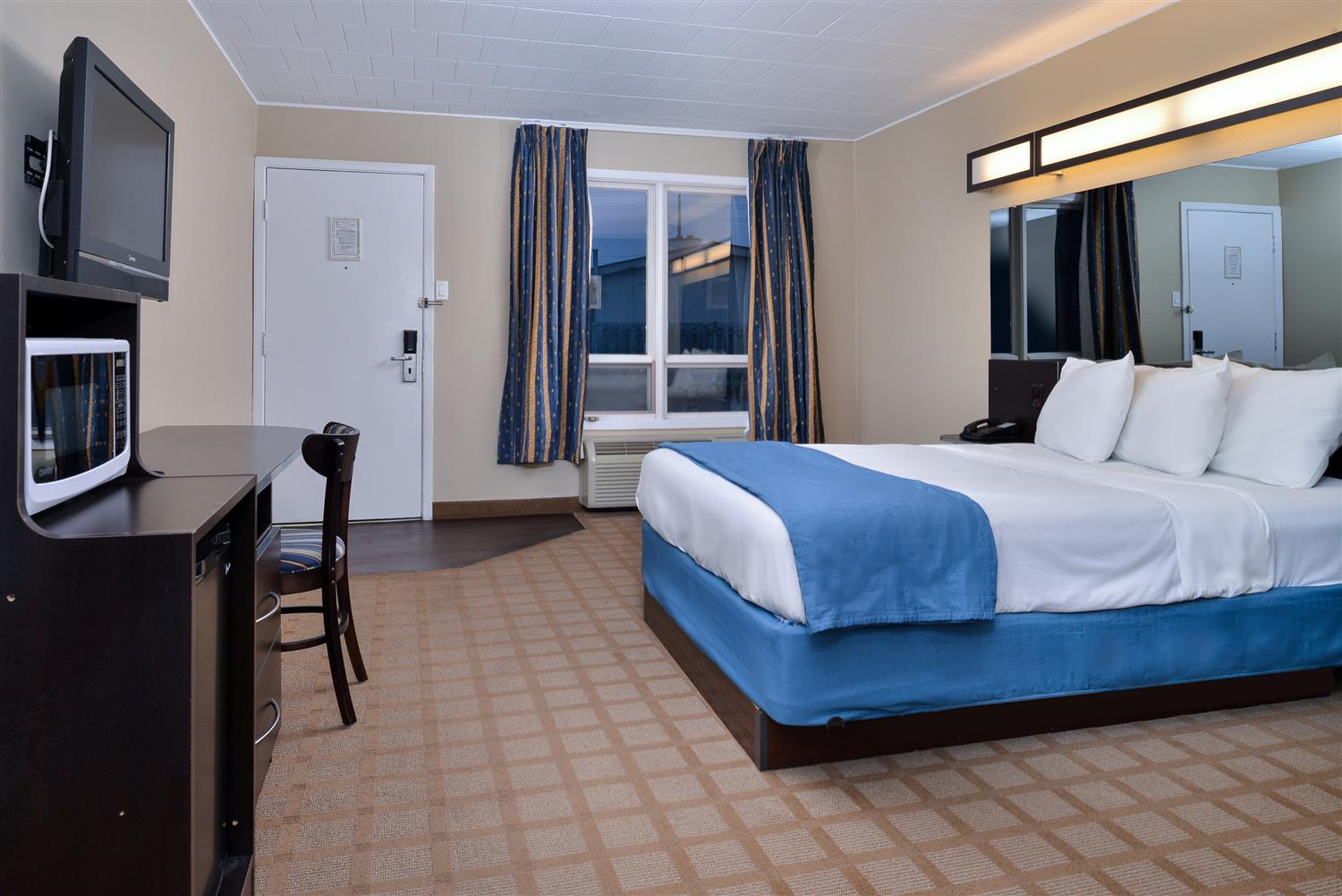 1 Queen Bed Non-Smoking image