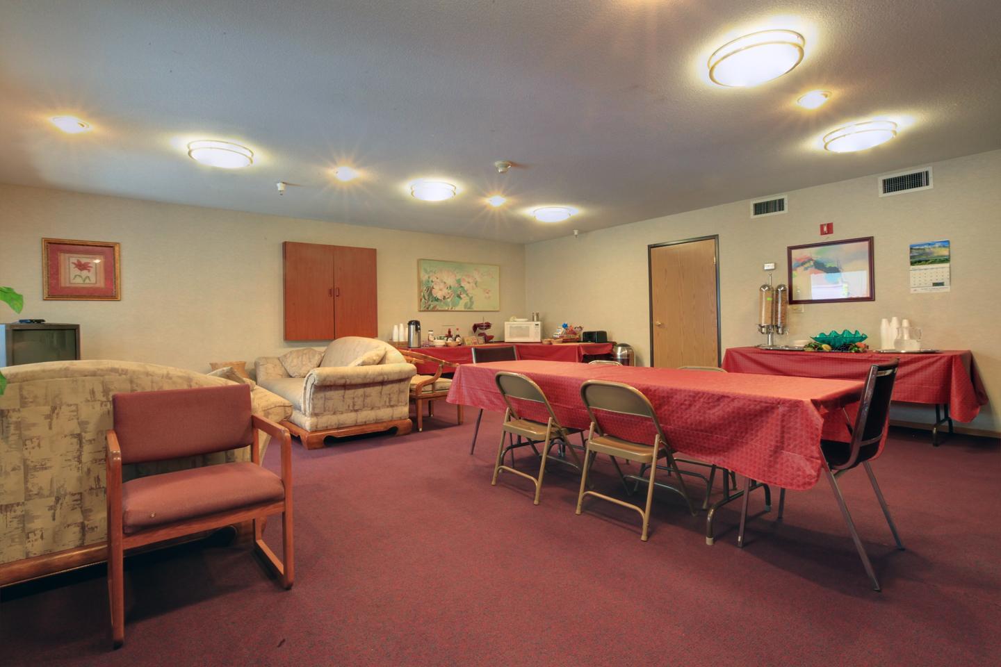 Breakfast Area | Americas Best Value Inn & Suites-Forest Grove/Hillsboro