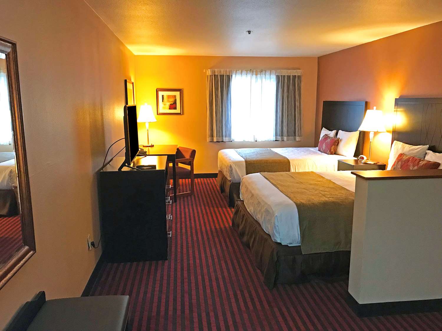 2 Queen Beds Non-Smoking image