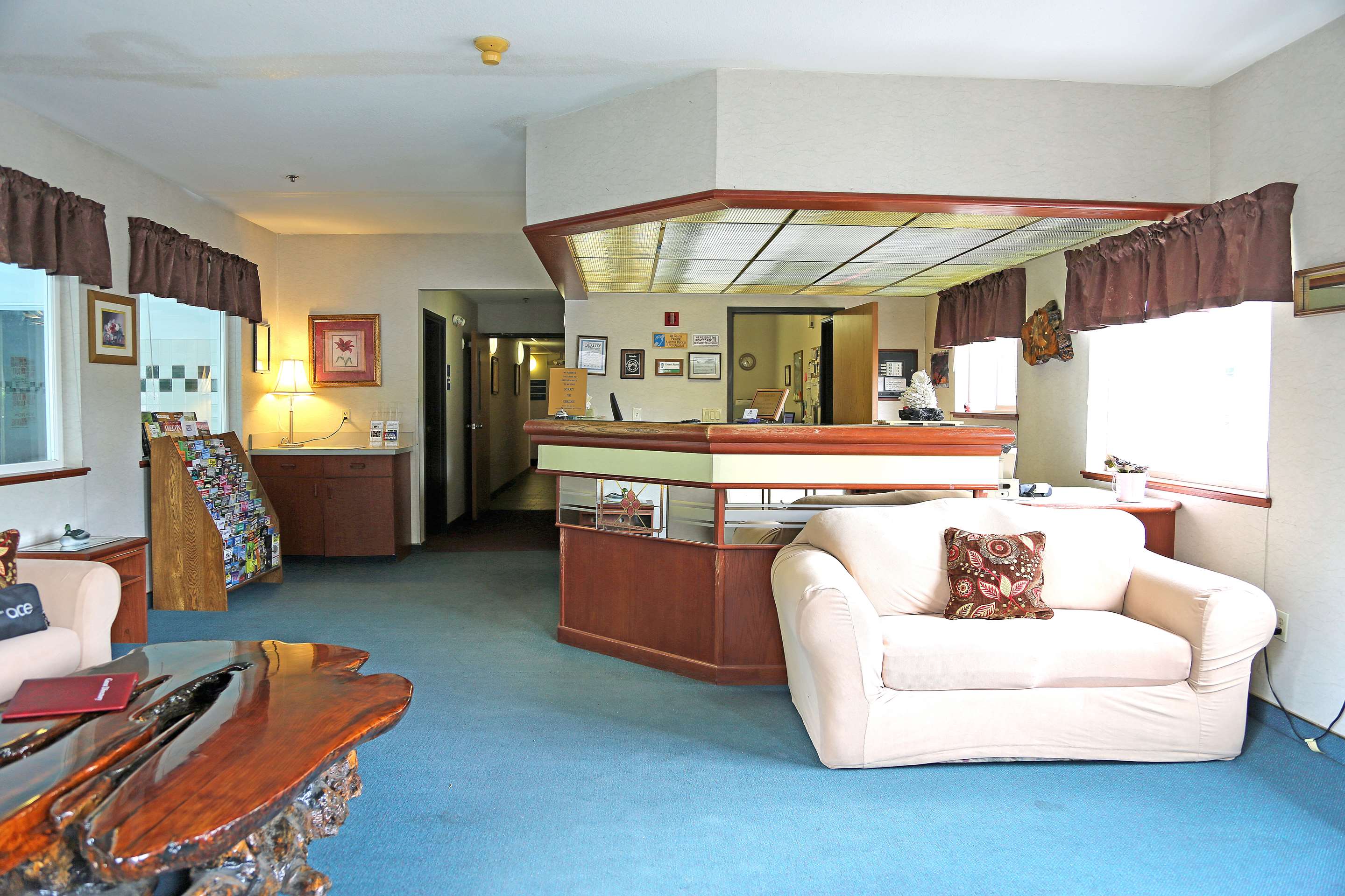 Front Desk | Americas Best Value Inn & Suites-Forest Grove/Hillsboro