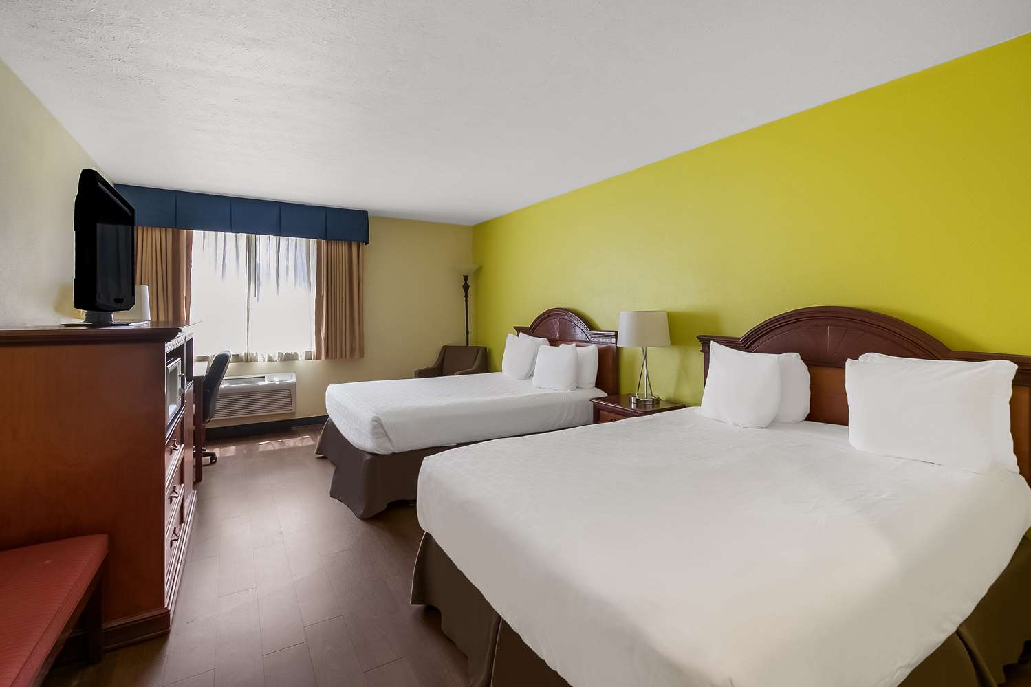 2 Queen Bed Non-Smoking image