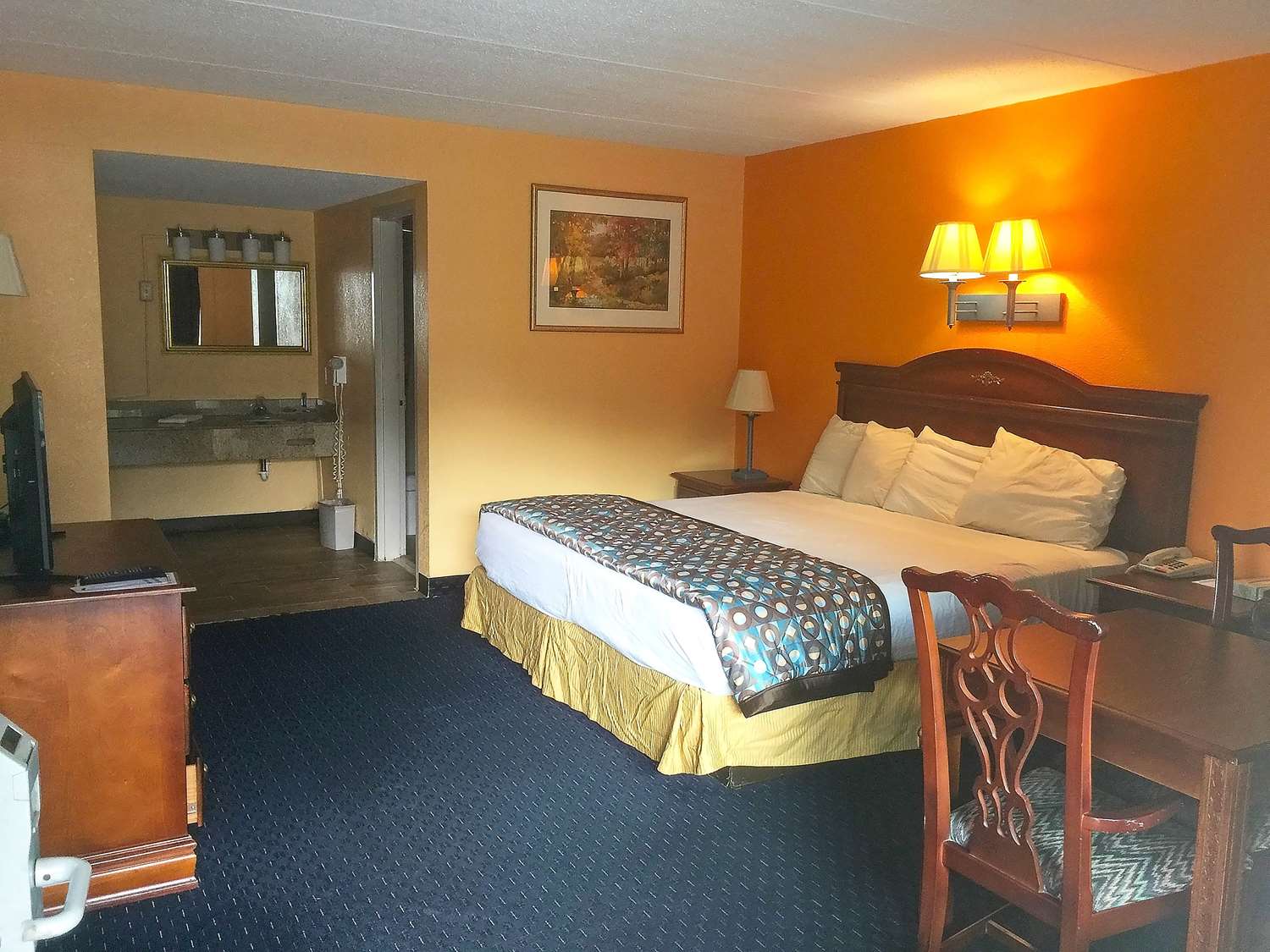 1 King Bed Non-Smoking image