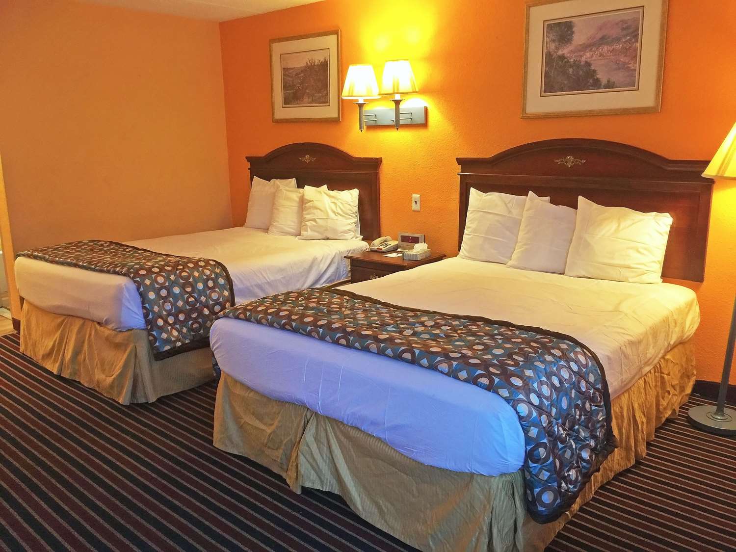 2 Queen Beds Non-Smoking image