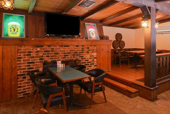 Restaurant - Canadas Best Value Inn & Suites Charlottetown