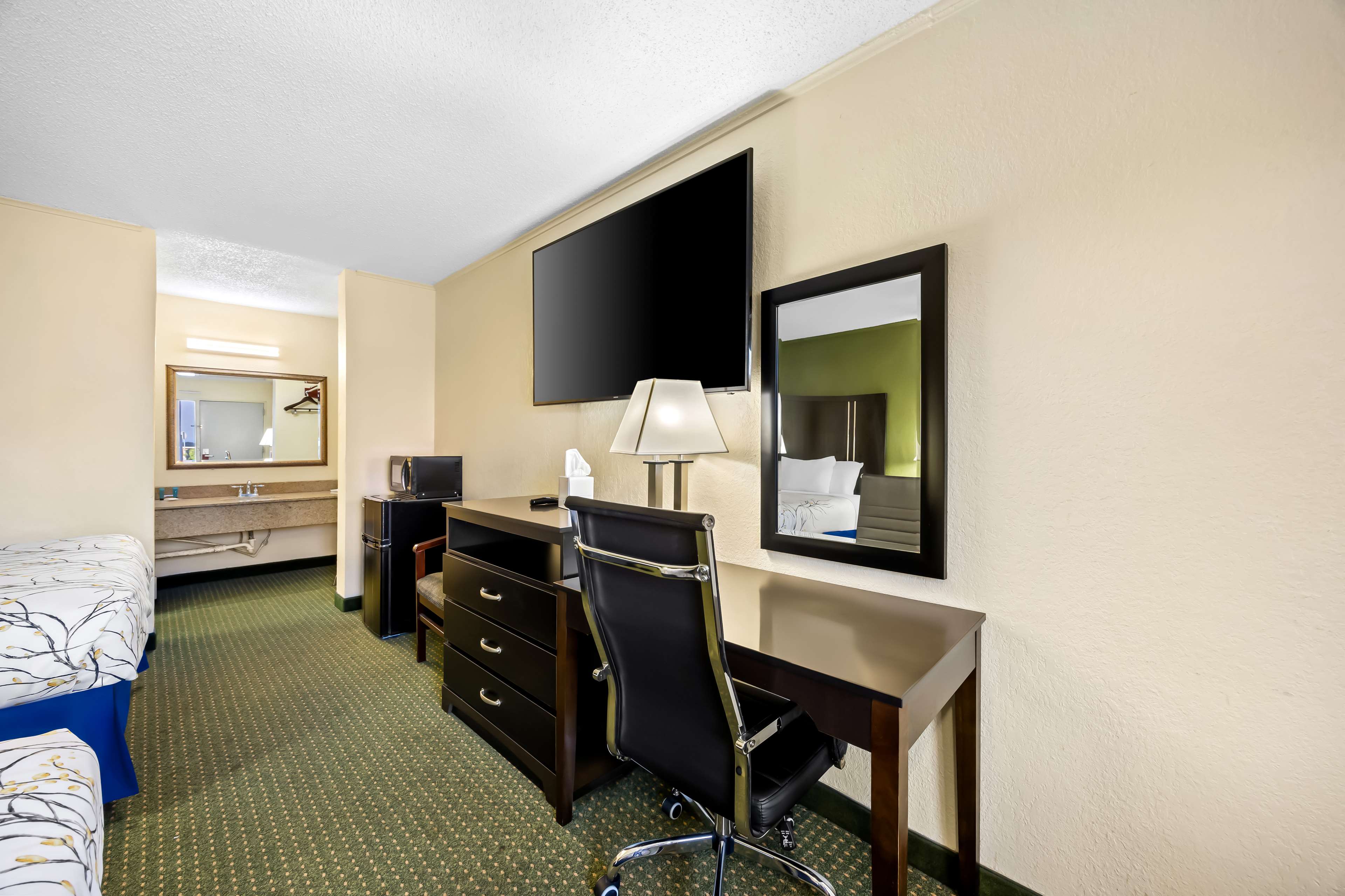 2 Double Beds Non-Smoking image