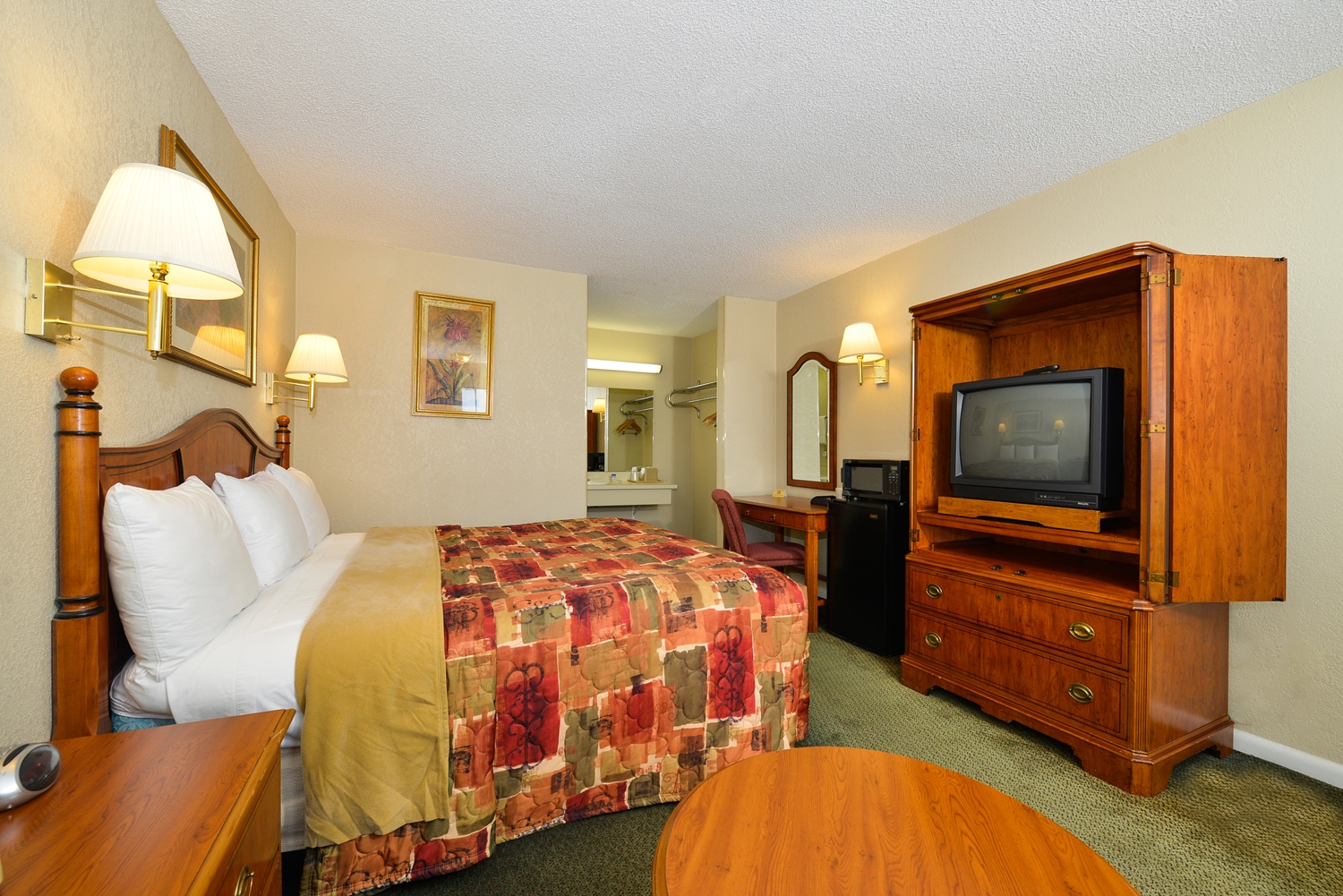1 King Bed Accessible Non-Smoking image