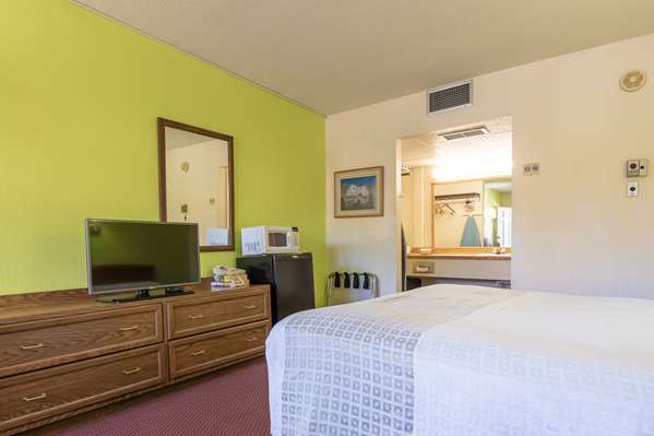  - Americas Best Value Inn by the River Hot Springs