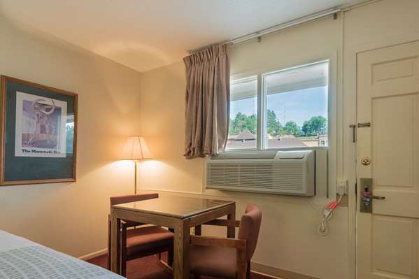  - Americas Best Value Inn by the River Hot Springs