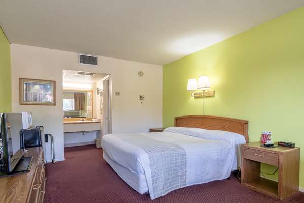  - Americas Best Value Inn by the River Hot Springs