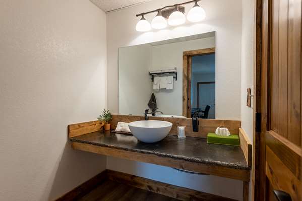  - Americas Best Value Inn by the River Hot Springs