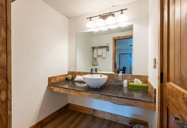  - Americas Best Value Inn by the River Hot Springs