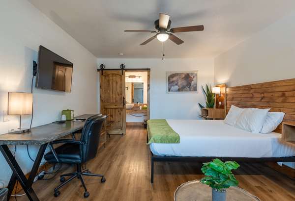  - Americas Best Value Inn by the River Hot Springs