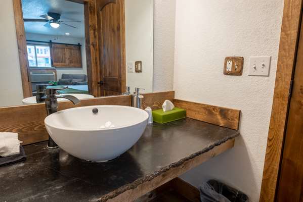  - Americas Best Value Inn by the River Hot Springs