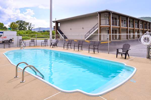 Pool - Americas Best Value Inn & Suites Chattanooga - I-24, Exit 175