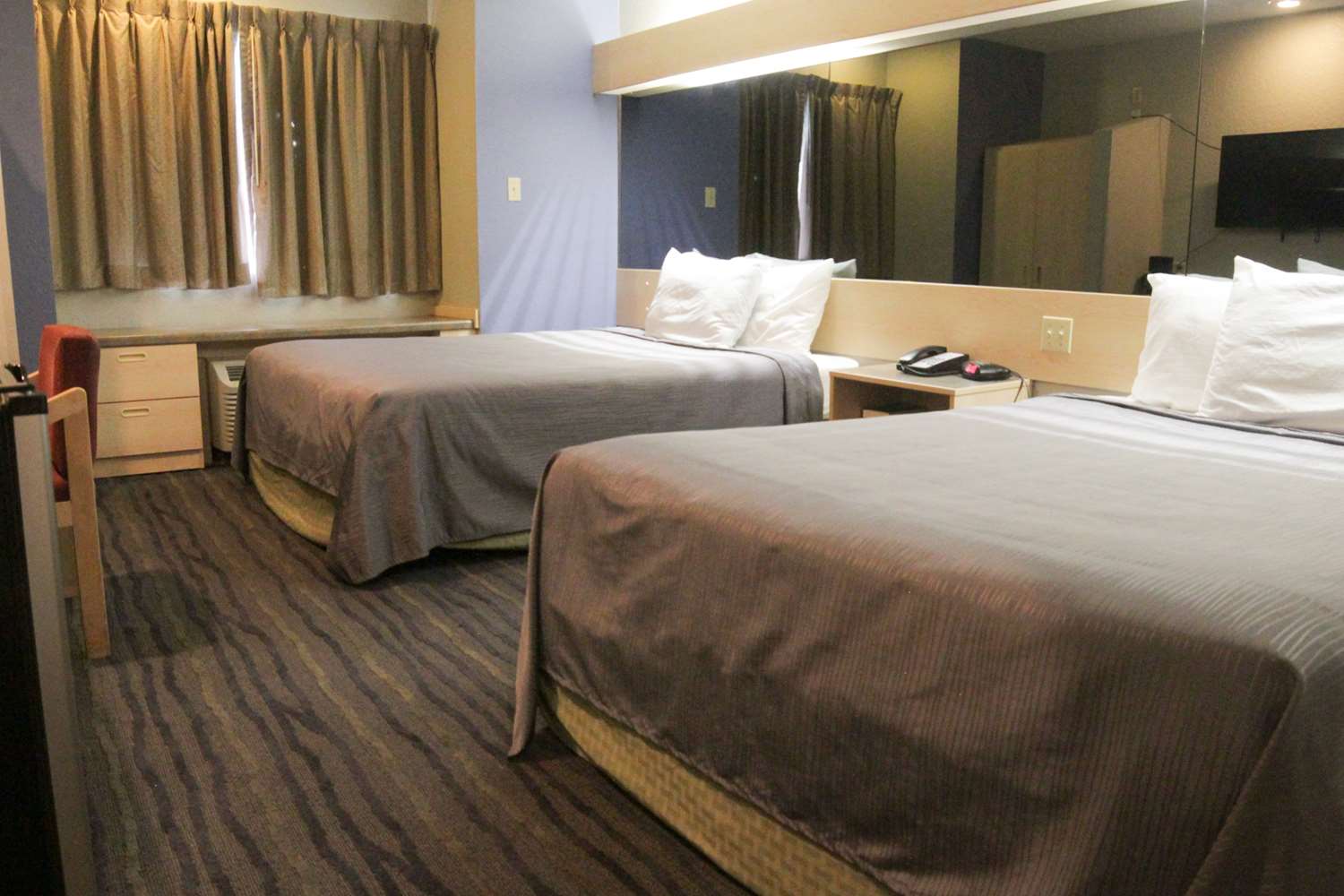 2 Queen Beds Non-Smoking image