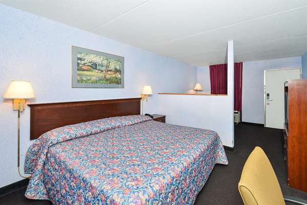 Suite - Americas Best Value Inn & Suites Knoxville - I-75, Exit 108
