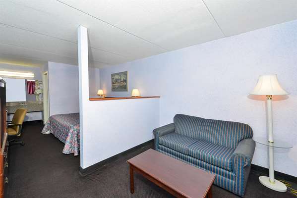 Suite - Americas Best Value Inn & Suites Knoxville - I-75, Exit 108