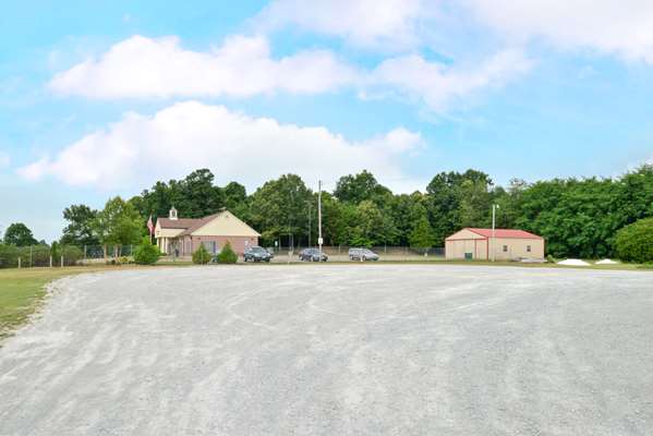  - Americas Best Value Inn Wildersville - I-40, Exit 108