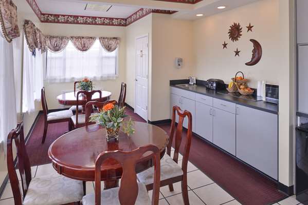  - Americas Best Value Inn Wildersville - I-40, Exit 108