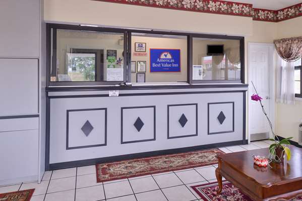  - Americas Best Value Inn Wildersville - I-40, Exit 108