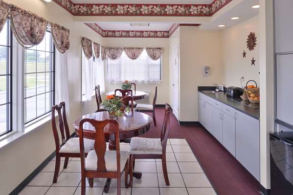  - Americas Best Value Inn Wildersville - I-40, Exit 108