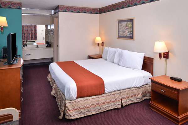  - Americas Best Value Inn Wildersville - I-40, Exit 108
