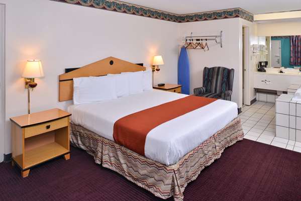 Suite - Americas Best Value Inn Wildersville - I-40, Exit 108