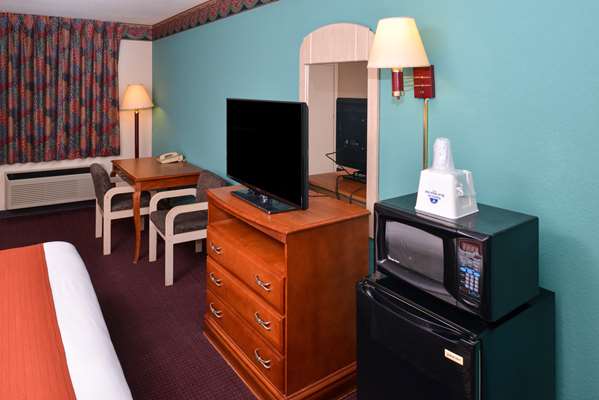  - Americas Best Value Inn Wildersville - I-40, Exit 108