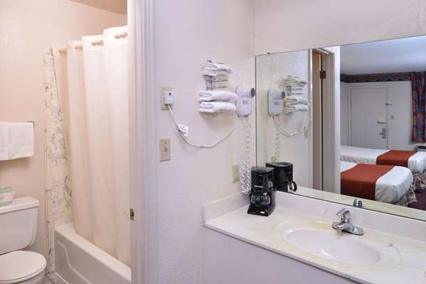  - Americas Best Value Inn Wildersville - I-40, Exit 108