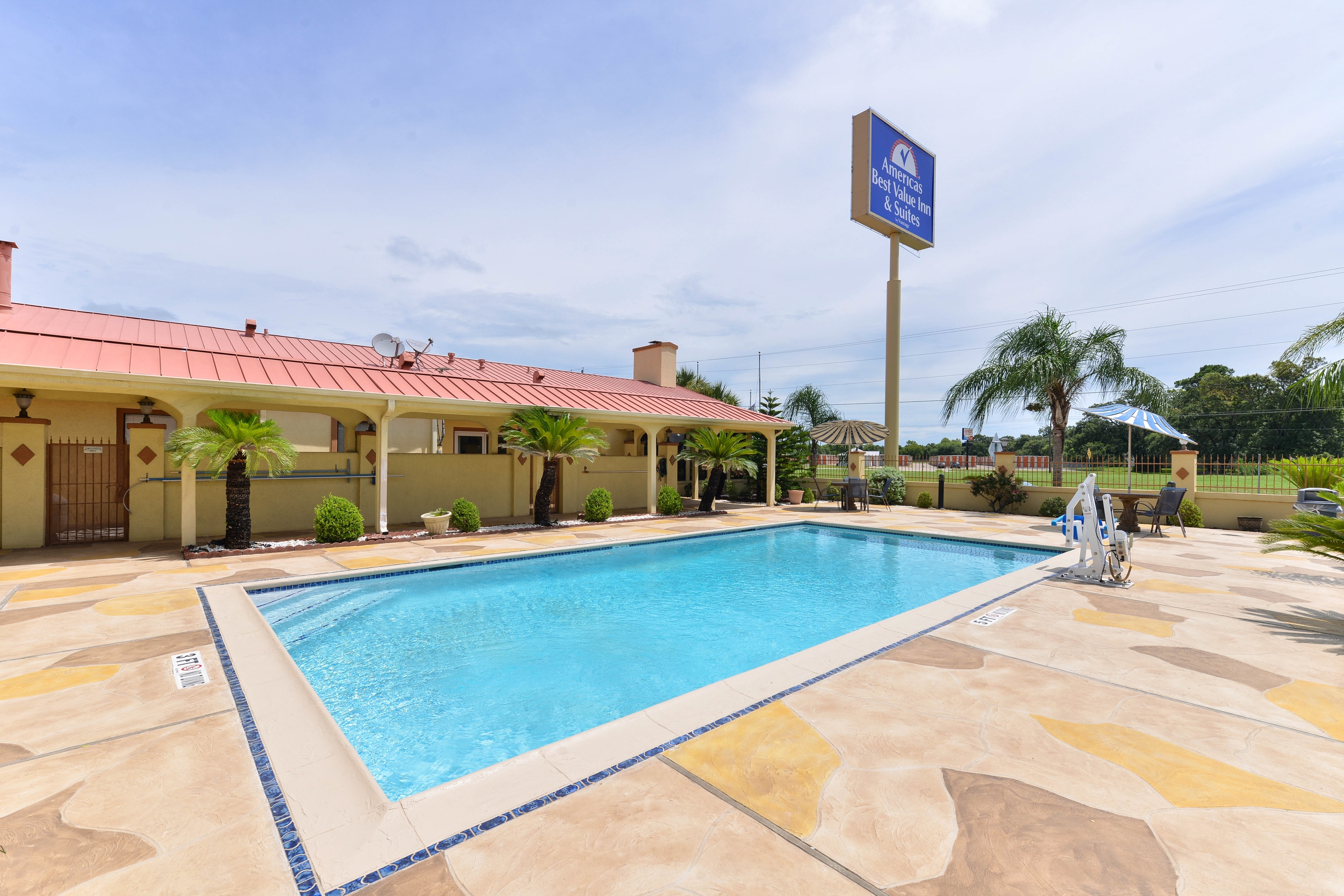 Pool | Americas Best Value Inn & Suites-Alvin/Houston