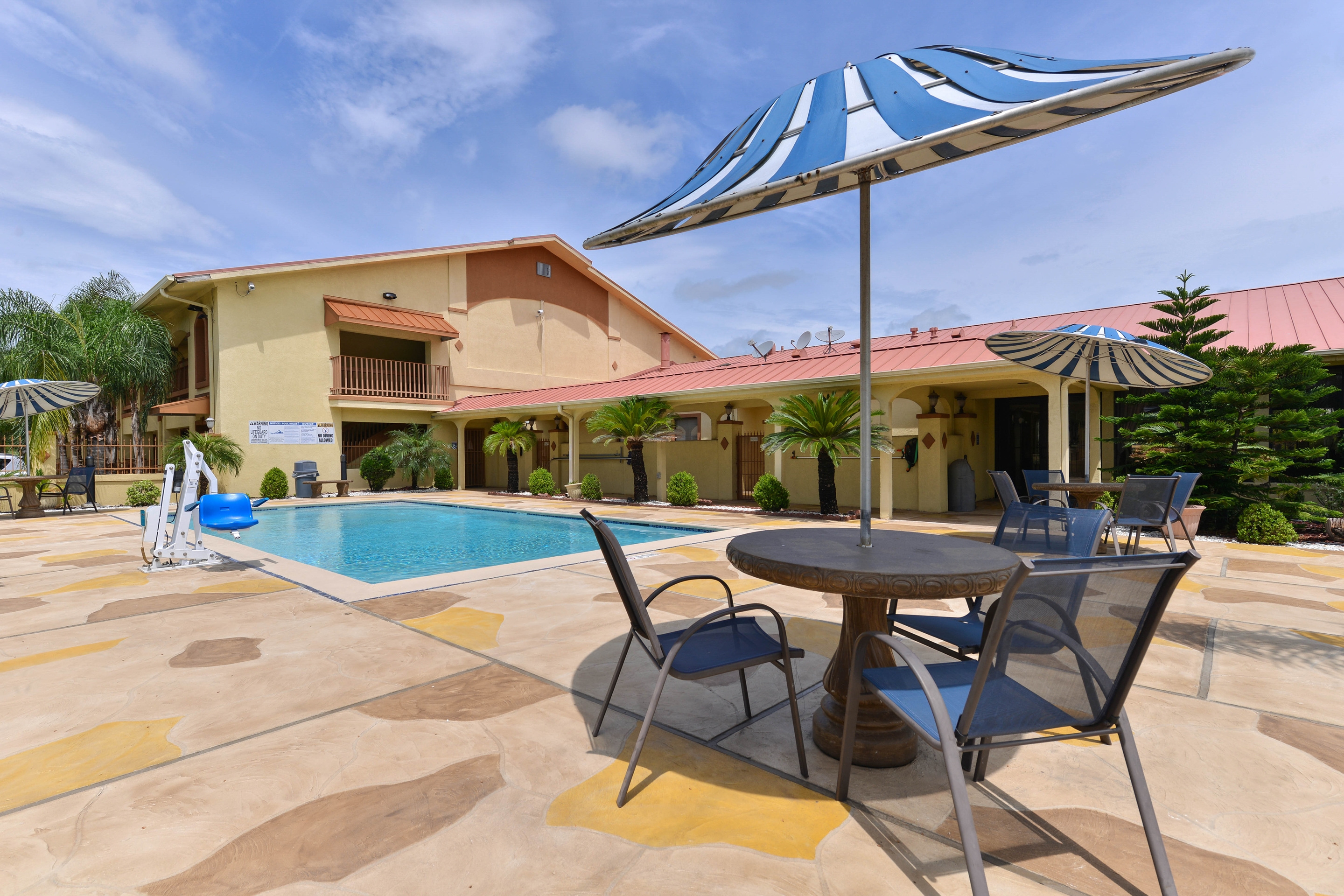Pool | Americas Best Value Inn & Suites-Alvin/Houston