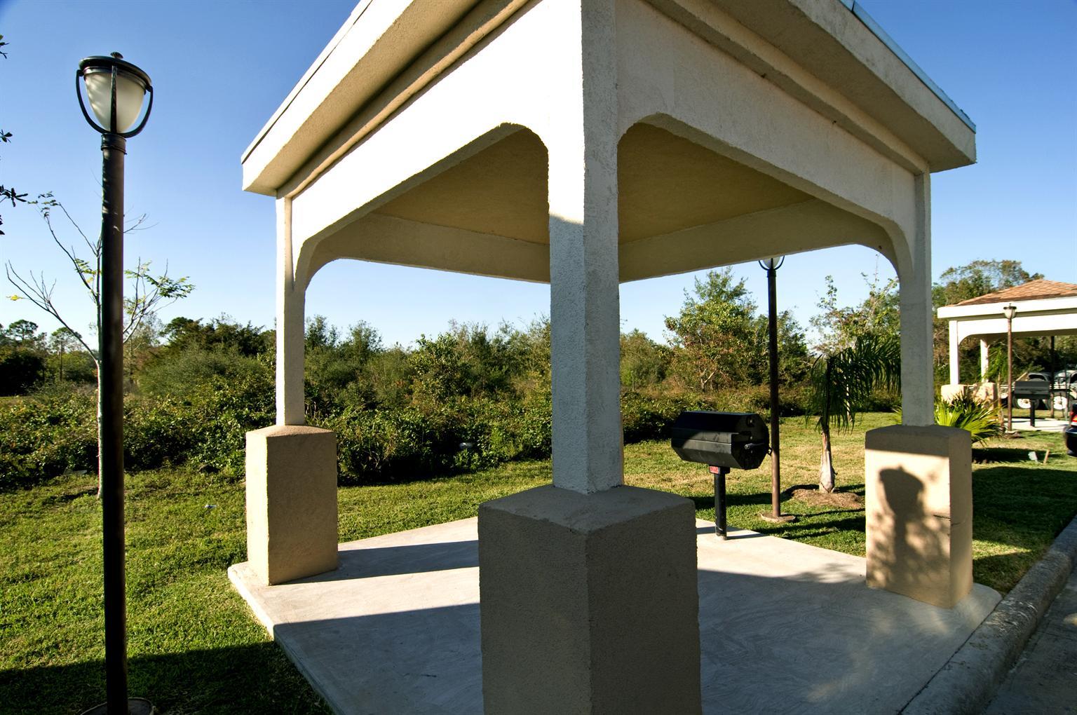 Gazebo | Americas Best Value Inn & Suites-Alvin/Houston