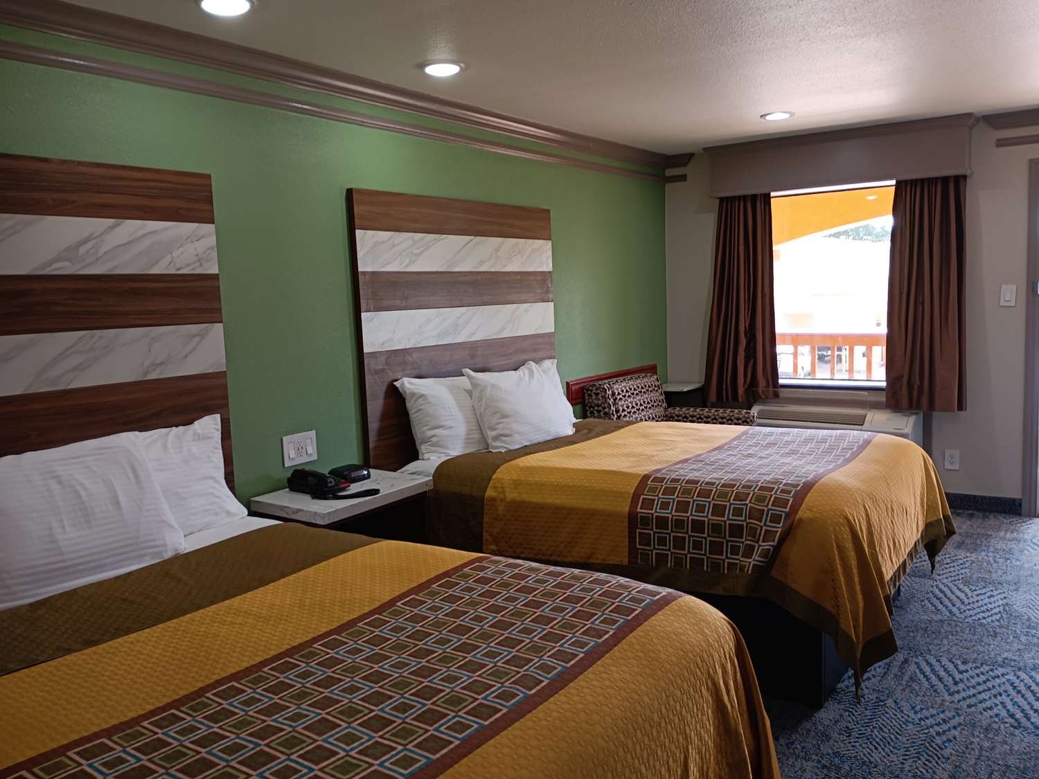 2 Queen Beds image