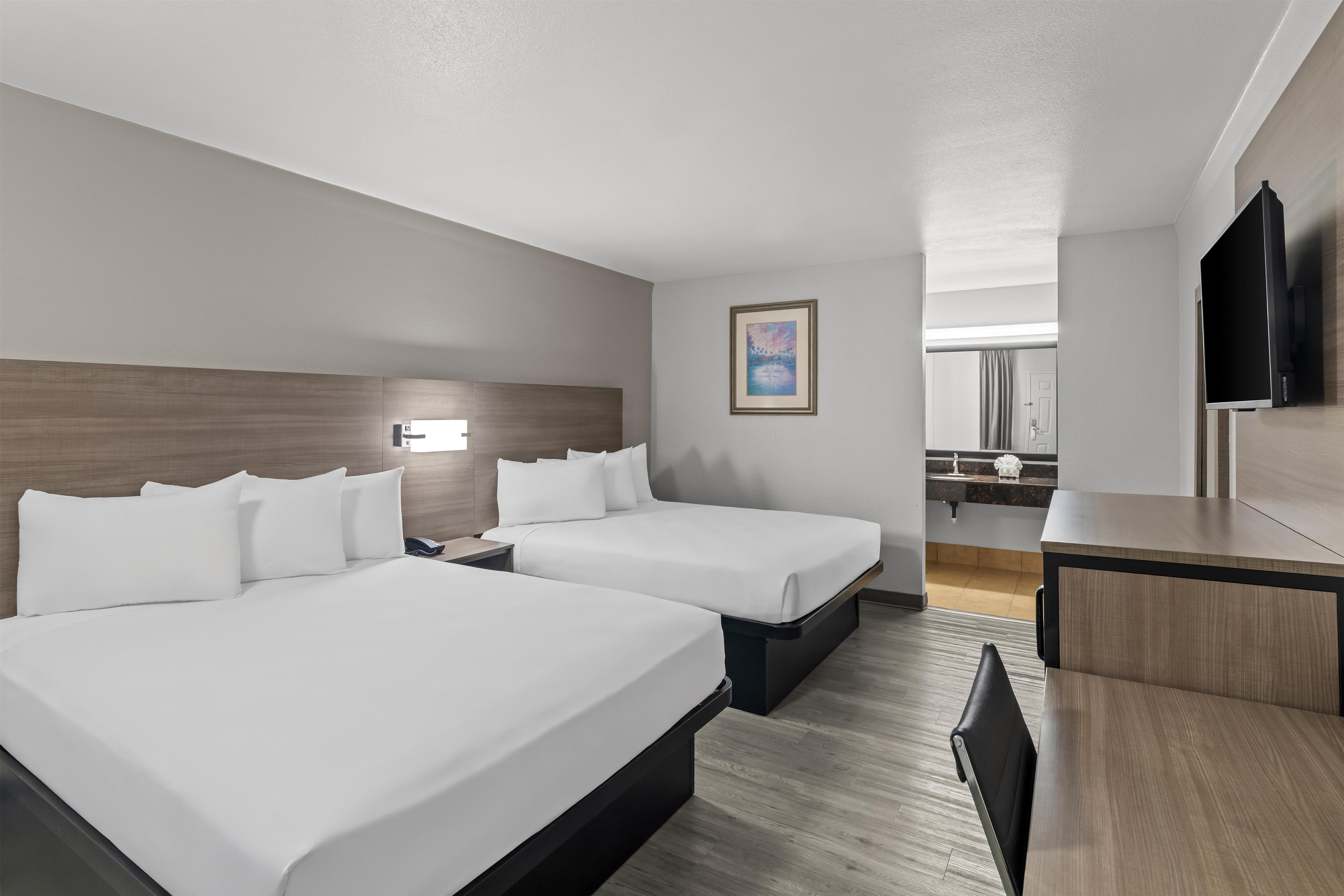 2 Queen Beds Non-Smoking image