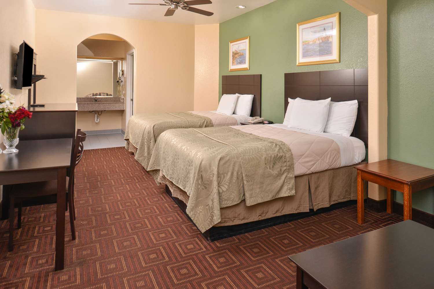 2 Queen Beds image