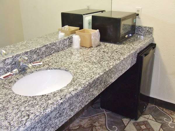  - Americas Best Value Inn Beaumont - I-10, Exit 851