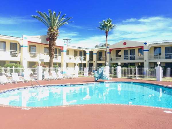 Pool - Americas Best Value Inn Beaumont - I-10, Exit 851