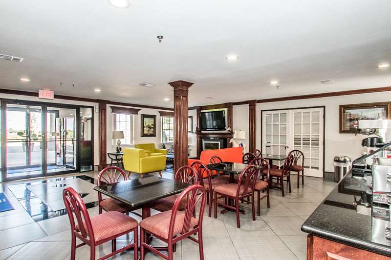 Breakfast Area | Americas Best Value Inn Fort Worth