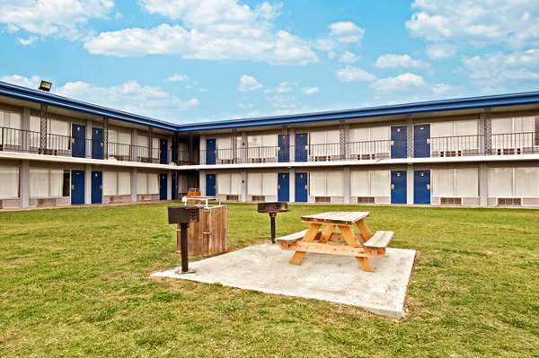  - Americas Best Value Inn Garland - I-30, Exit 59