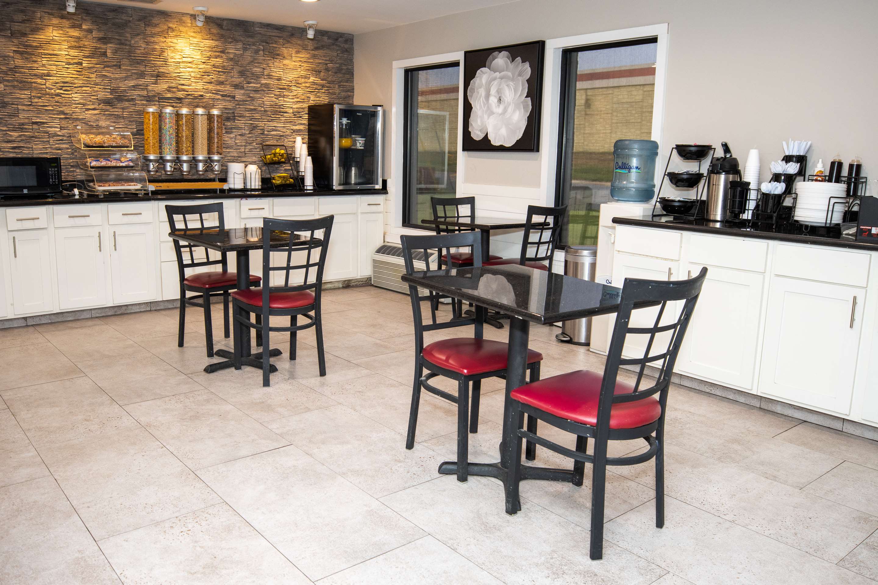 ABVI Harlingen TX Breakfast | Americas Best Value Inn Harlingen