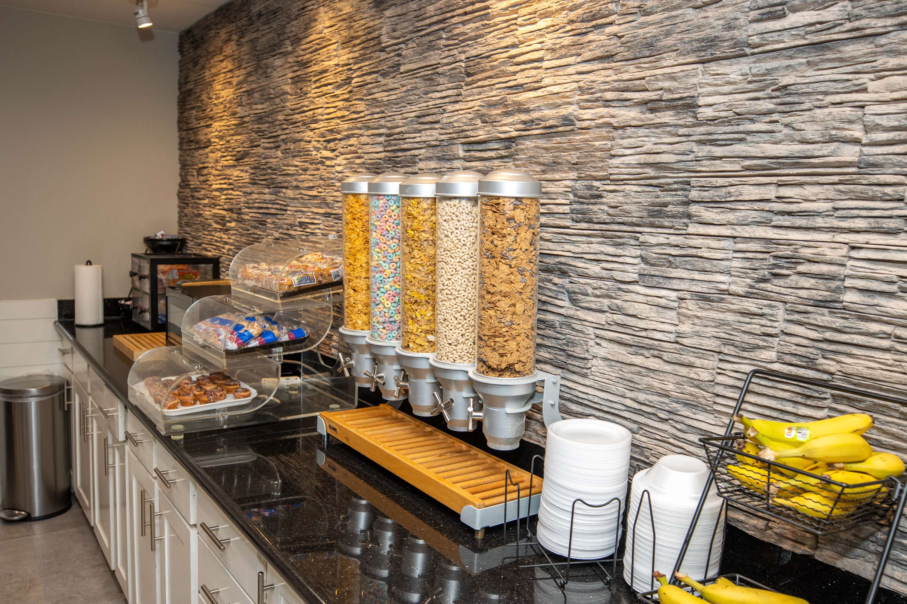 ABVI Harlingen TX Breakfast | Americas Best Value Inn Harlingen