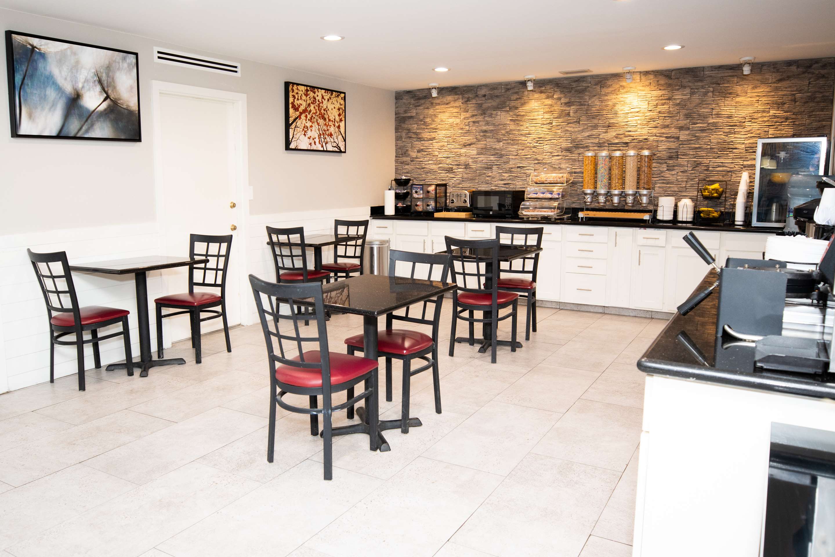 ABVI Harlingen TX Breakfast | Americas Best Value Inn Harlingen