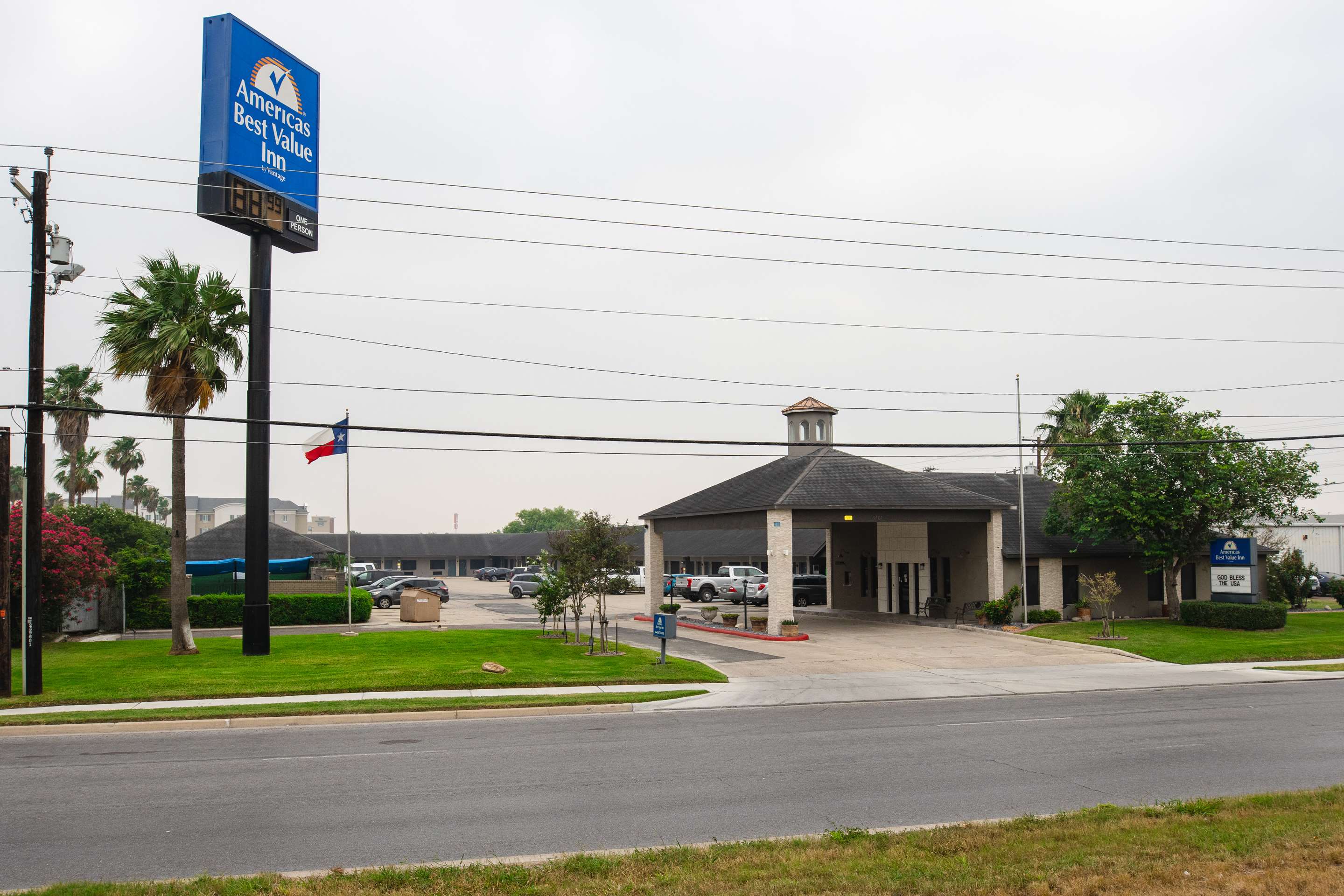 ABVI Harlingen TX Exterior | Americas Best Value Inn Harlingen