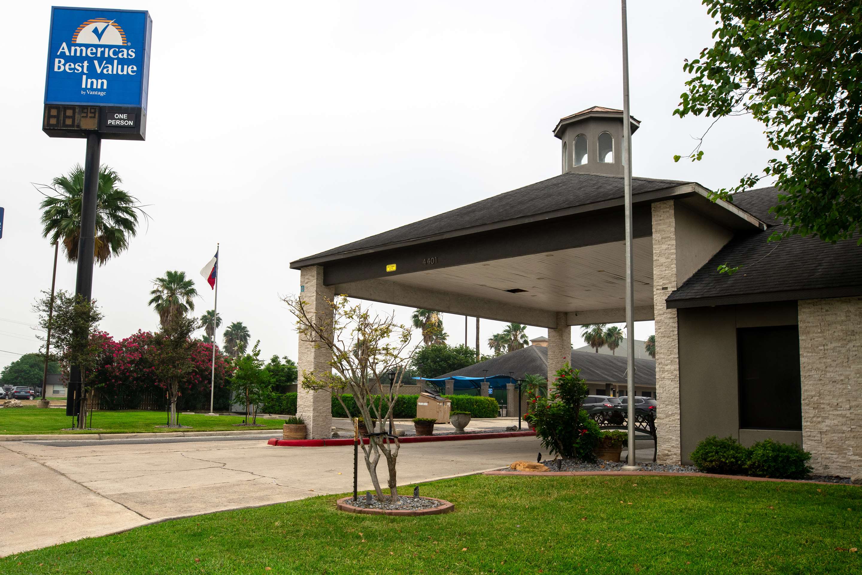 ABVI Harlingen TX Exterior | Americas Best Value Inn Harlingen