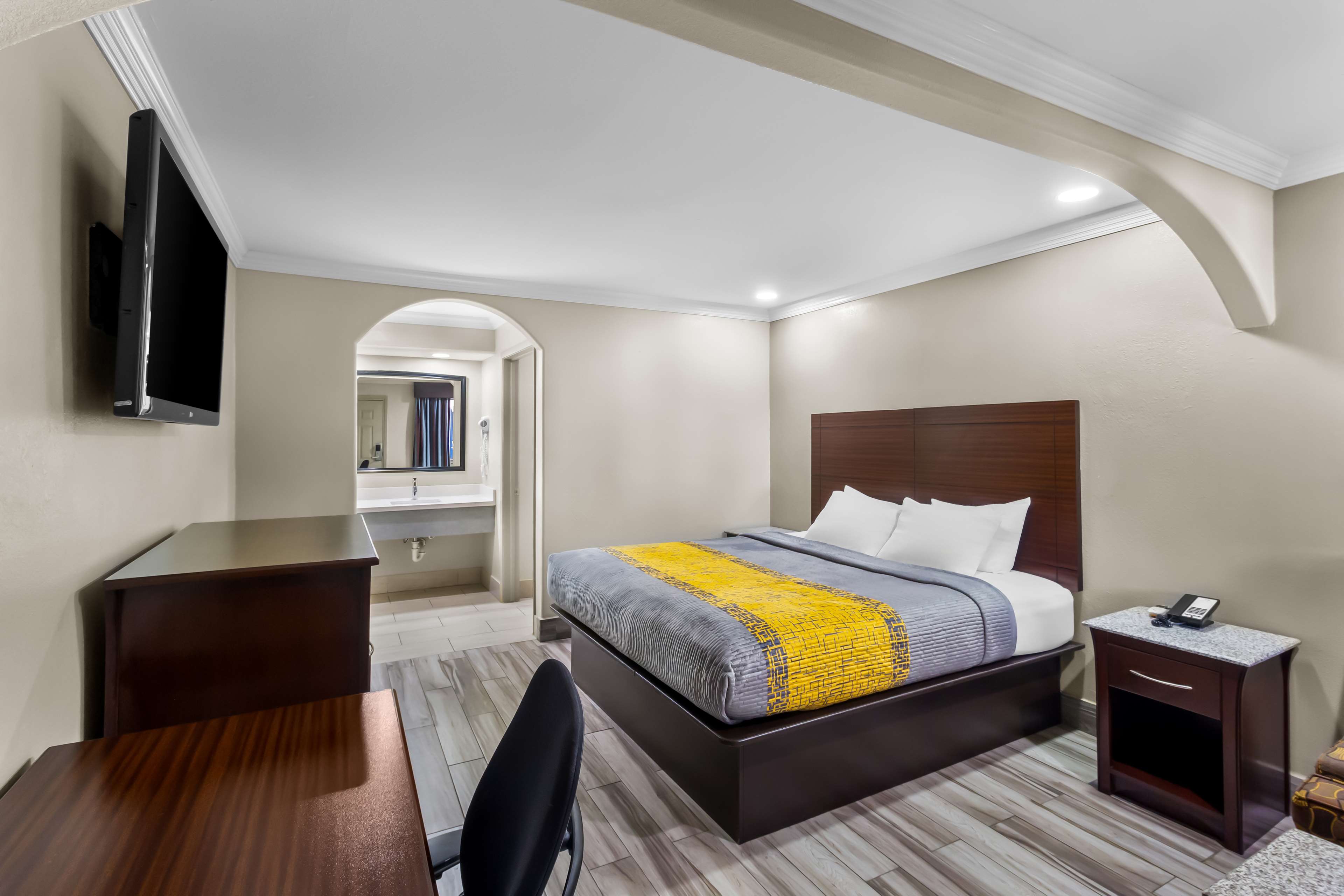 1 King Bed Mini Suite Non-Smoking image