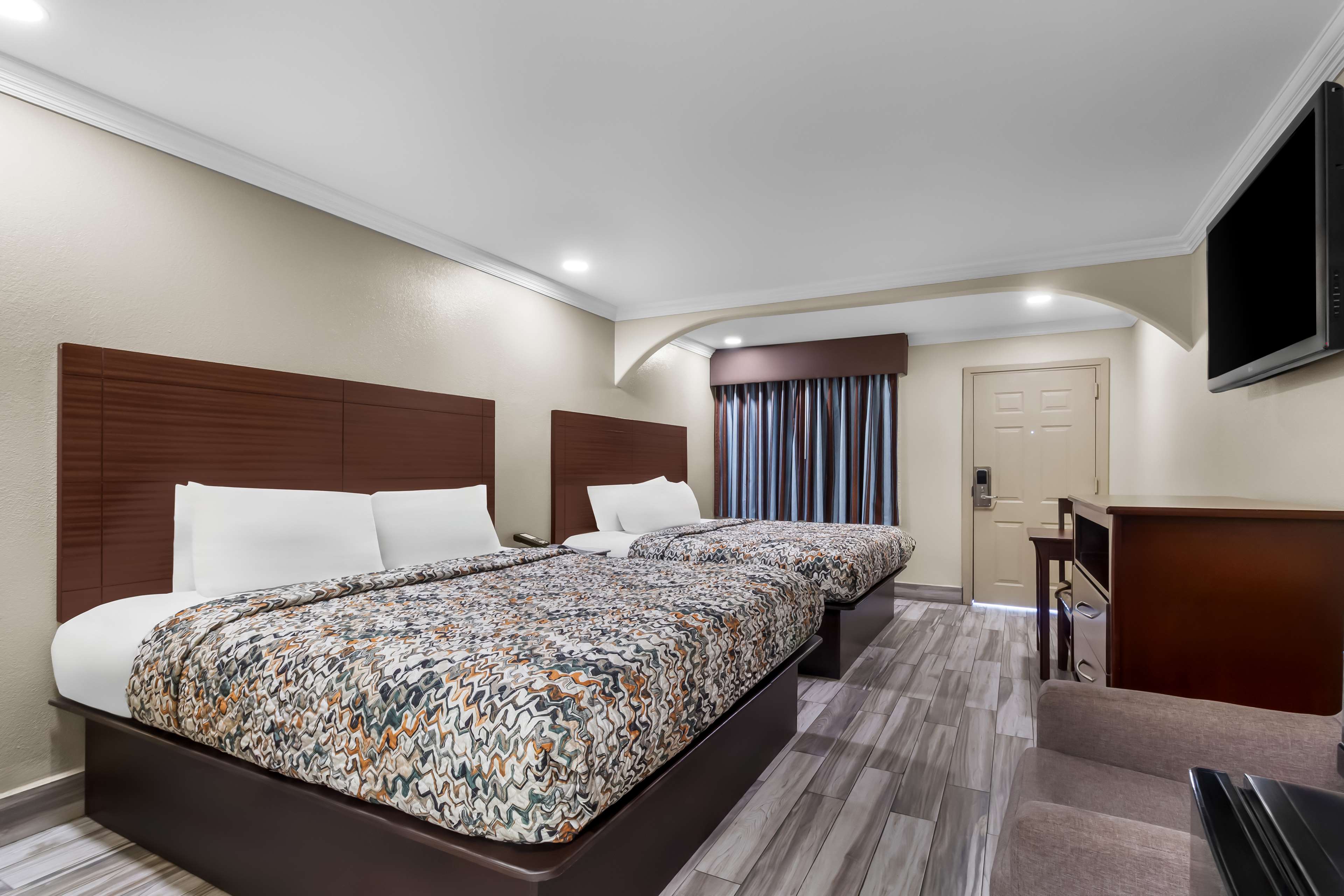 2 King Beds Non-Smoking image