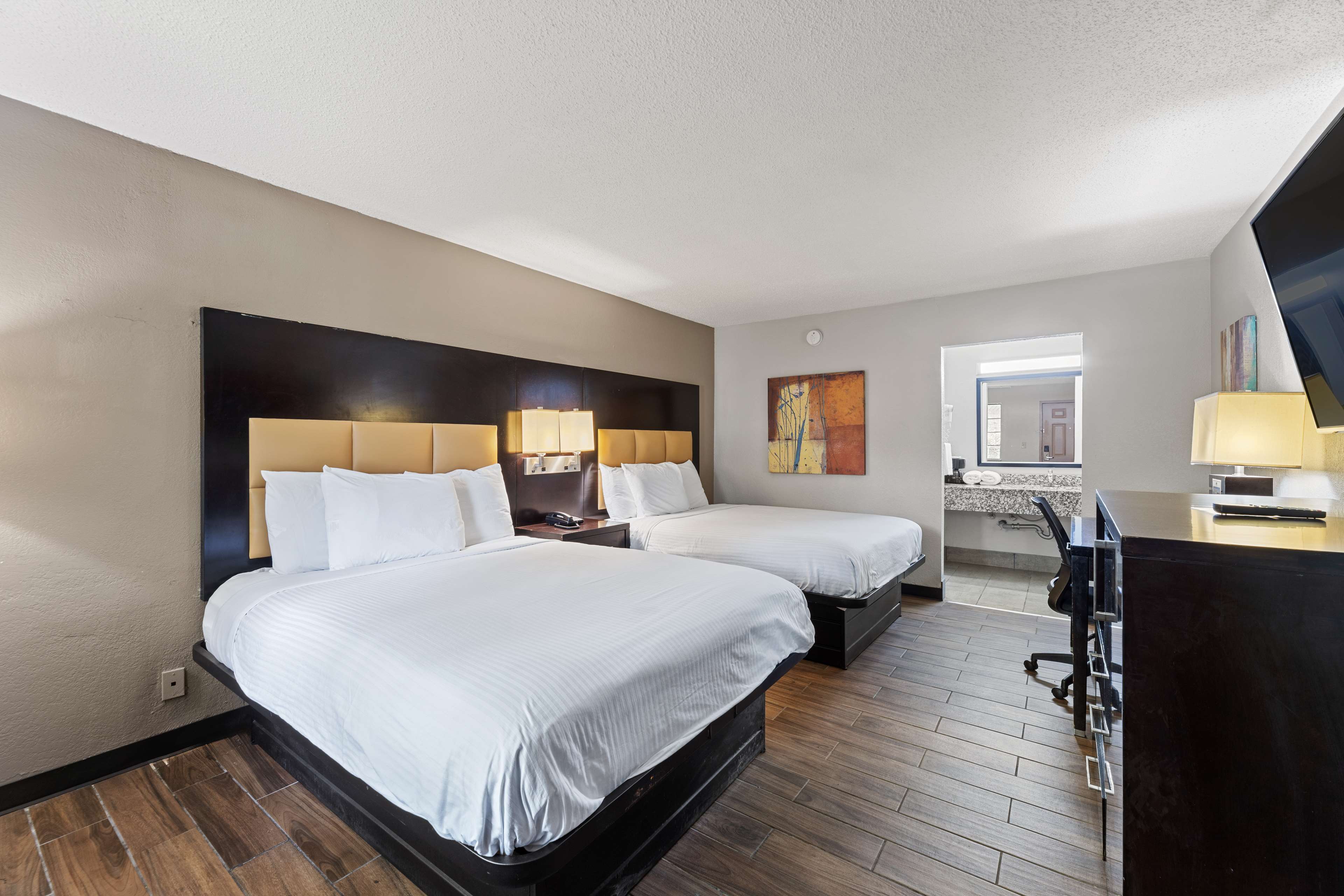 2 Double Beds Deluxe Smoking image