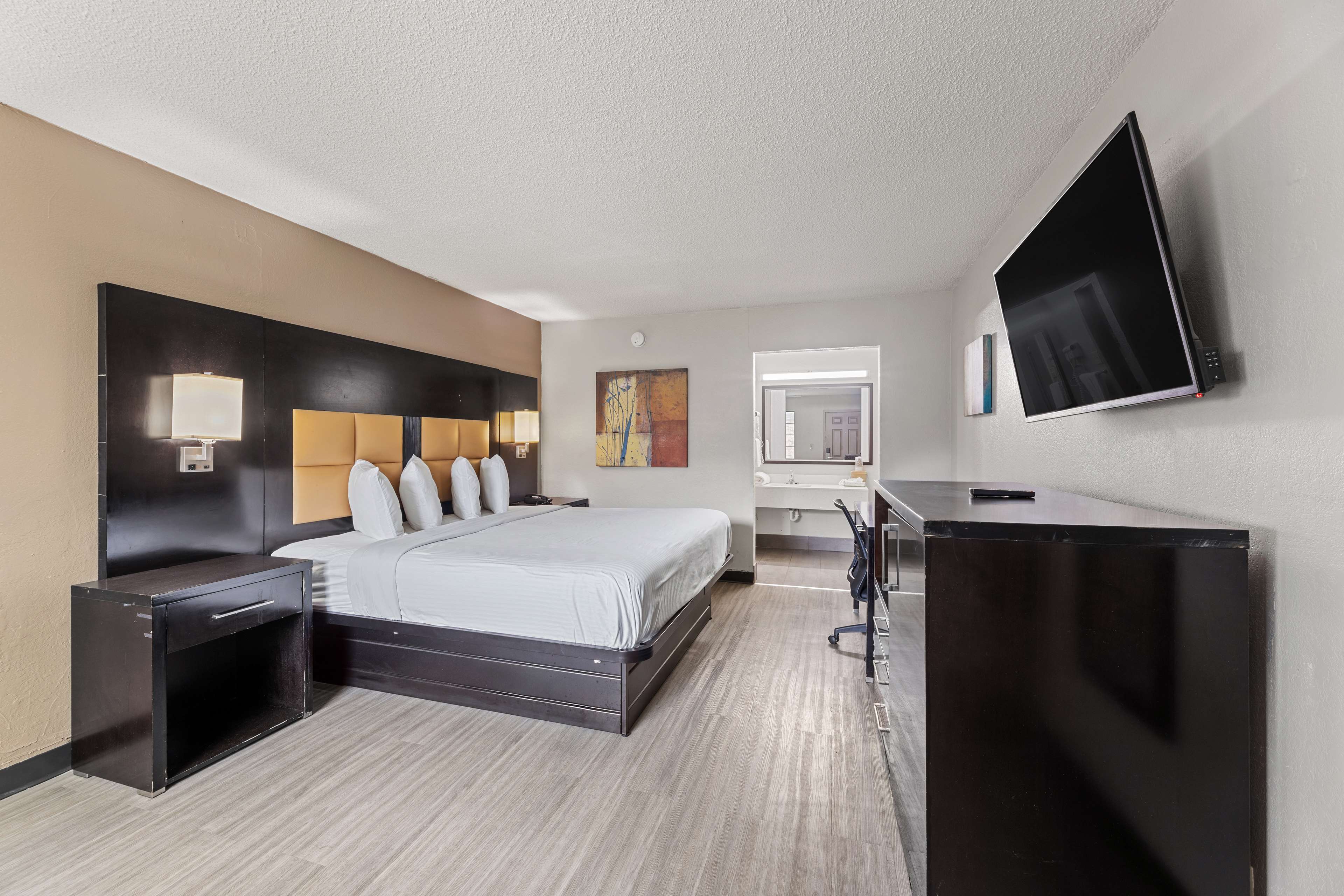 1 King Bed Business Non-Smoking image
